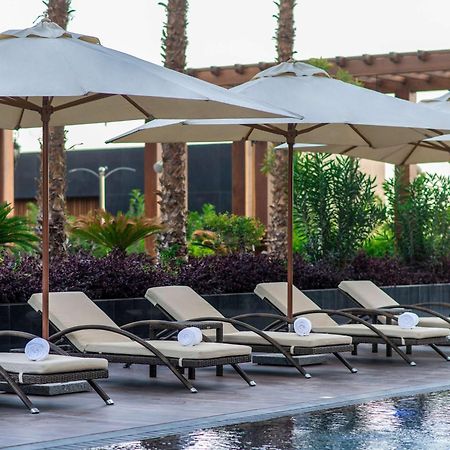 Movenpick Hotel And Residences Riyadh Luaran gambar Pool at the hotel