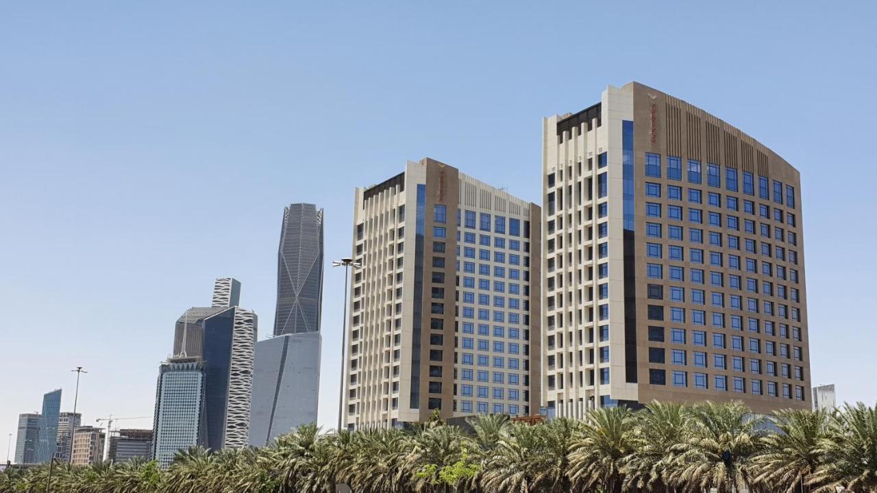 Movenpick Hotel And Residences Riyadh Luaran gambar Riyadh skyline