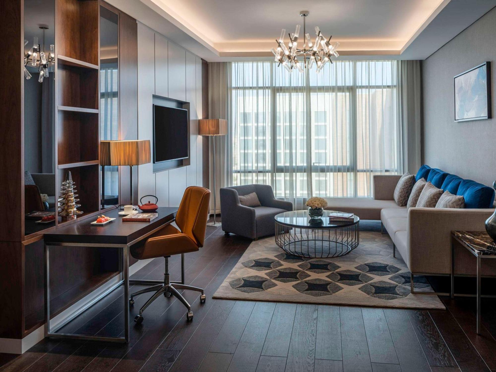 Movenpick Hotel And Residences Riyadh Luaran gambar A living room at the hotel