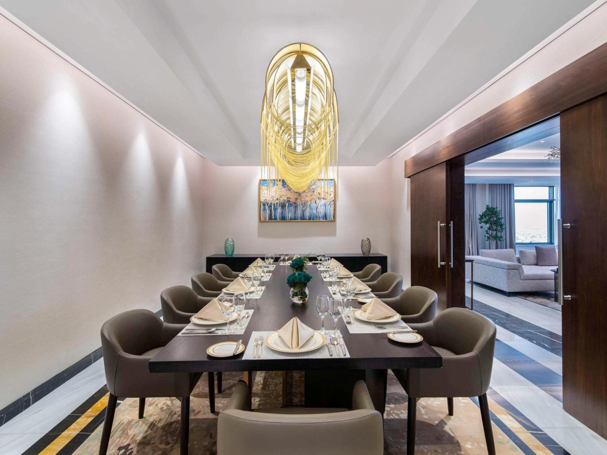 Movenpick Hotel And Residences Riyadh Luaran gambar The private dining room at the hotel