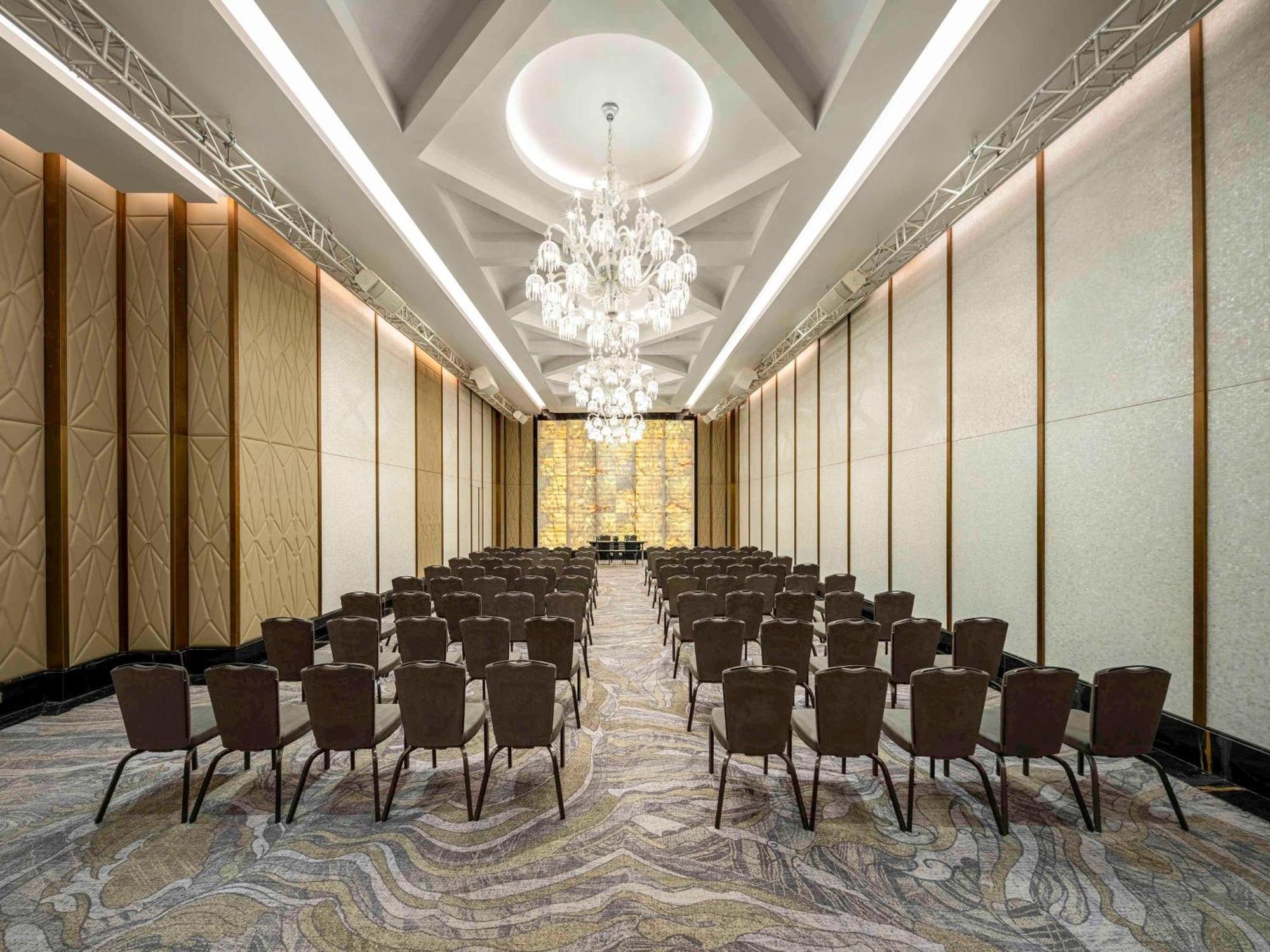 Movenpick Hotel And Residences Riyadh Luaran gambar The ballroom
