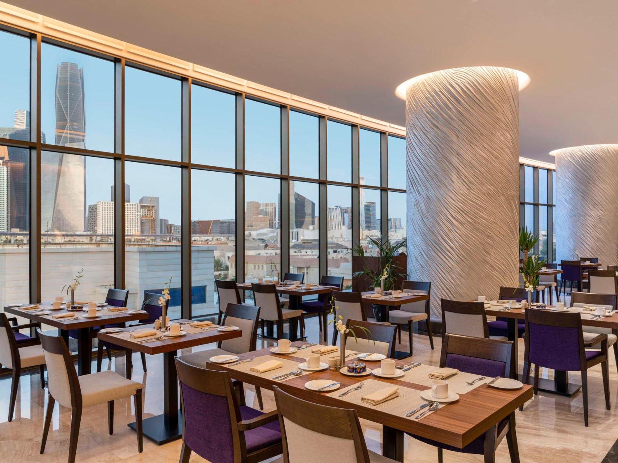 Movenpick Hotel And Residences Riyadh Luaran gambar The View