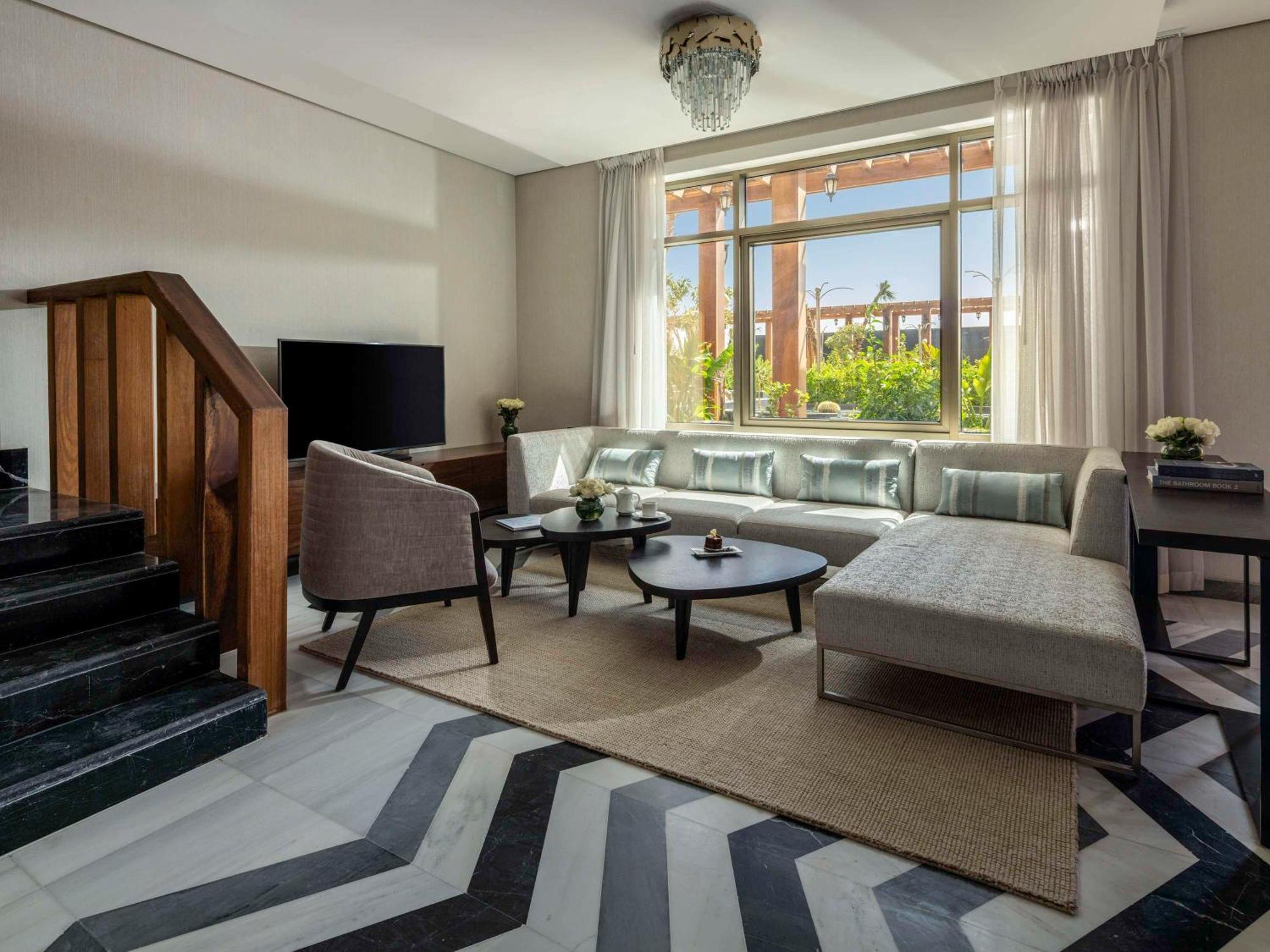 Movenpick Hotel And Residences Riyadh Luaran gambar A living room at the hotel