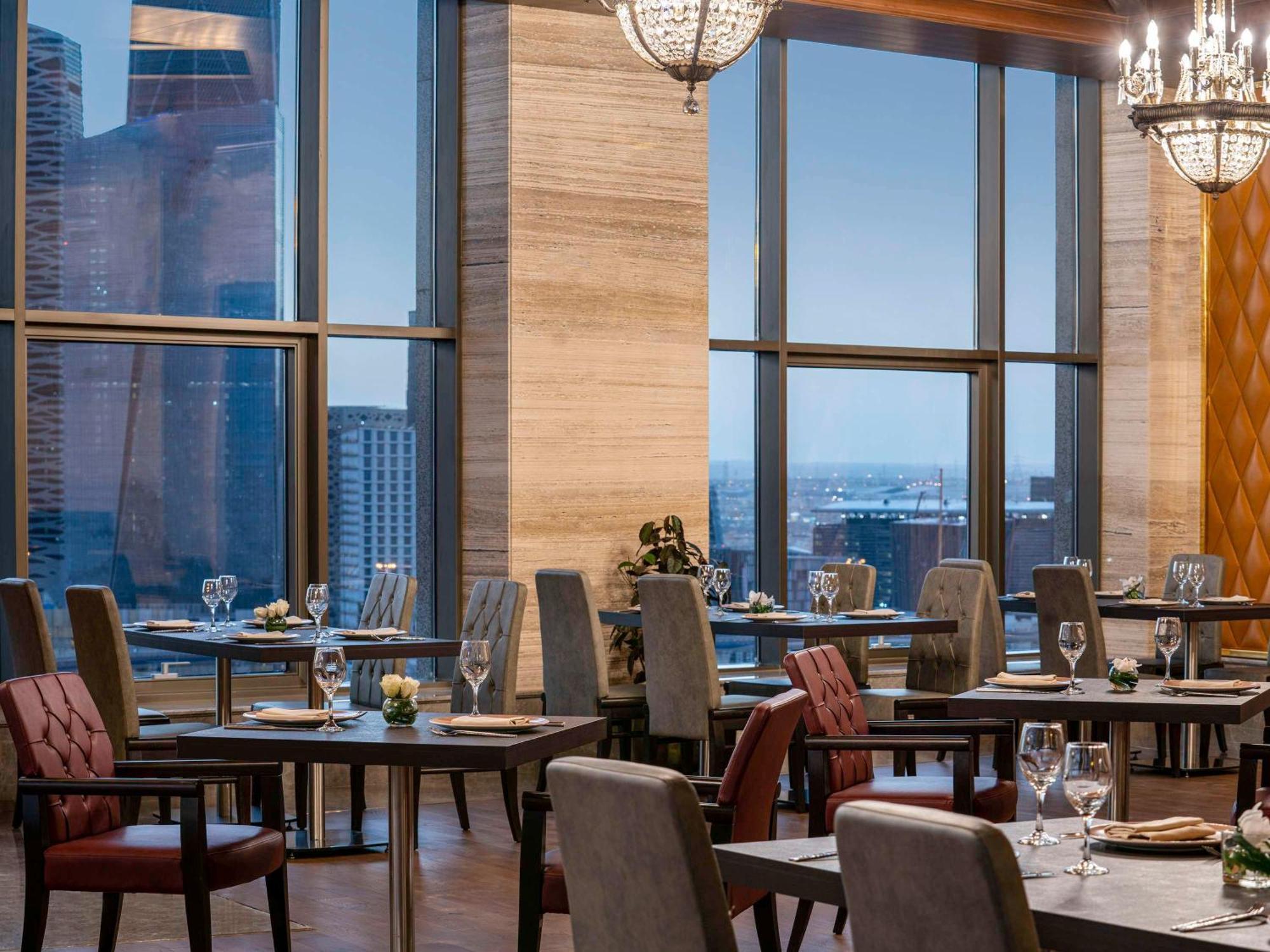 Movenpick Hotel And Residences Riyadh Luaran gambar The restaurant