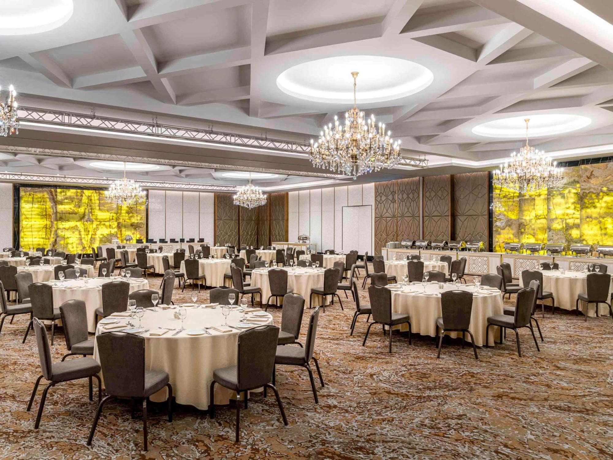 Movenpick Hotel And Residences Riyadh Luaran gambar The Grand Ballroom